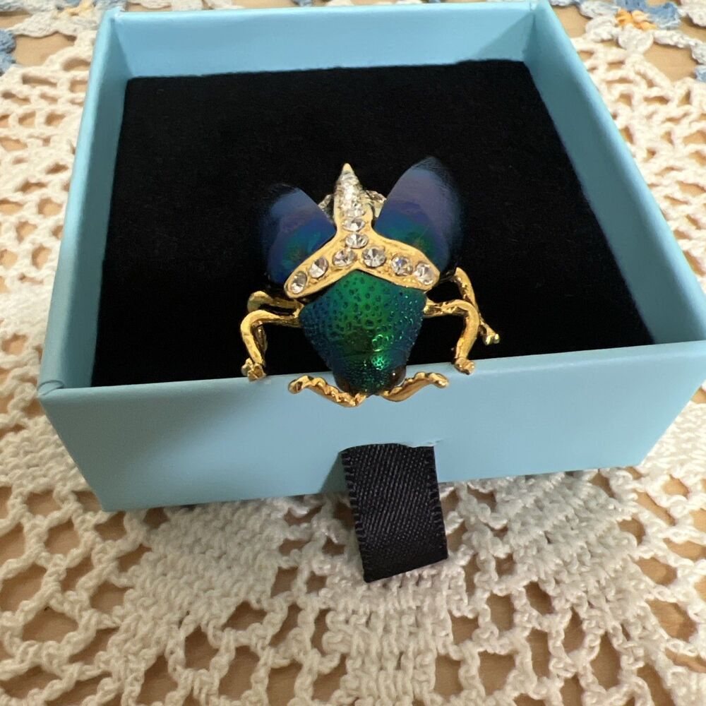 Beetle Wing Scarab Brooch Iridescent Emerald Rhinestone Gold Tone Pin - Picture 5 of 5
